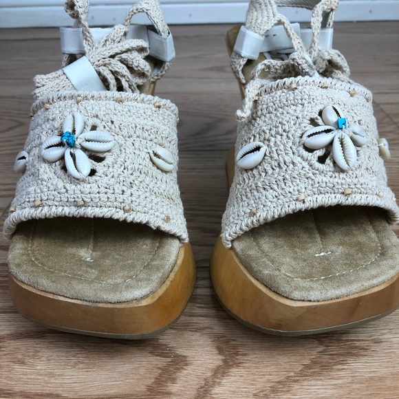 SODA Kendo Natural Macrame Shells Platform Sandal - Picture 4 of 12